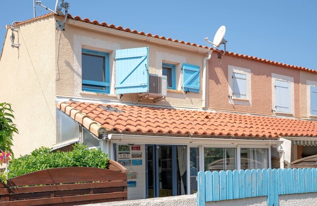 2-Star Apartment "Chez Domi résidence front de mer" with Terraces & Wi-Fi