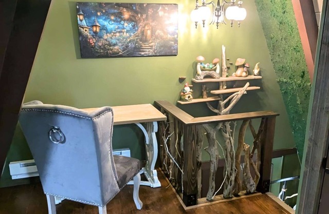 2-Story Enchanted Forest Villa Near Beach