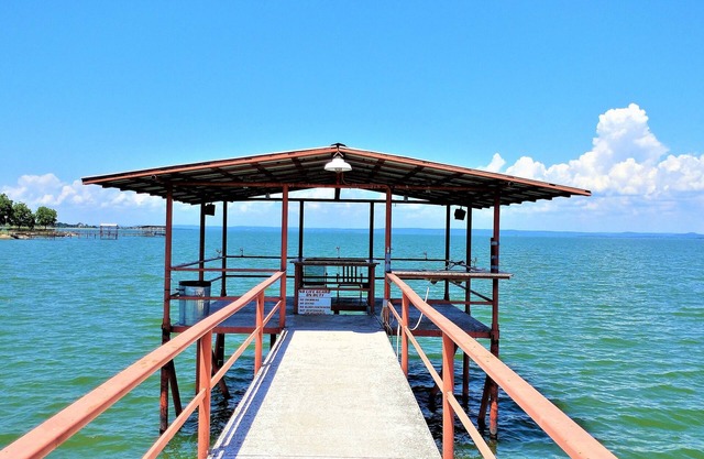 2 Waterfront Houses, Gated, Kayaks, Water Pad, Ping Pong Table, Fishing Pier