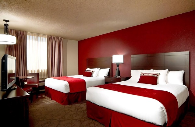 2 x Sedona River View Queen Non Smoking Room at Edgewater Casino Resort