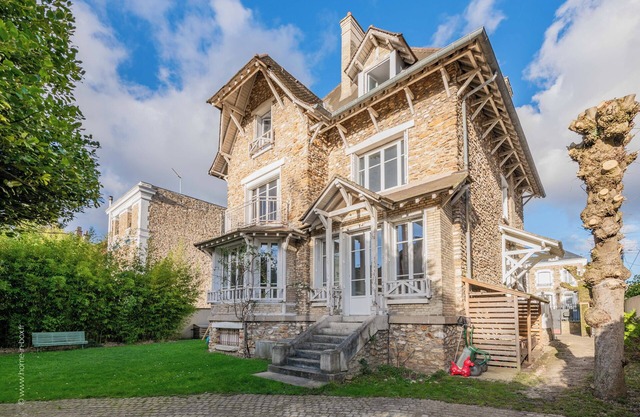 20' from Paris, spacious family home
