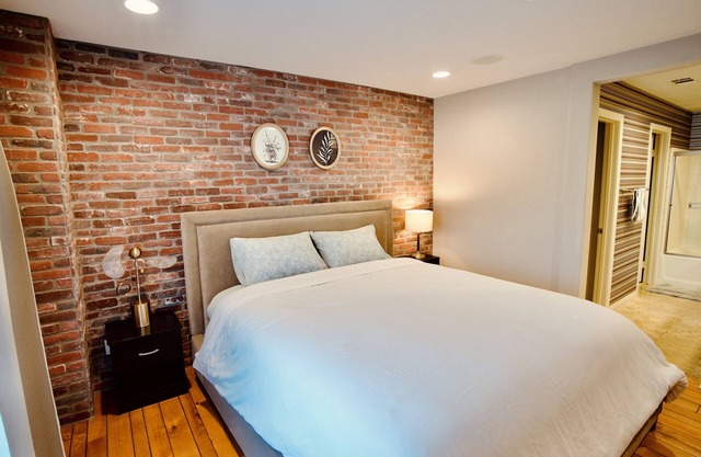 20% OFF Monthly/Fully Furnished/Near School/Garage Parking/Safe Community