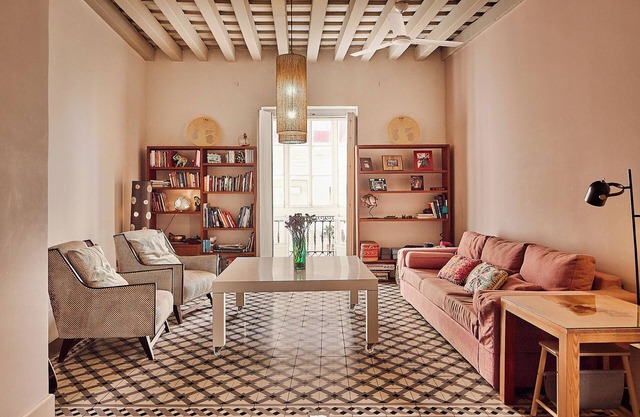 200 m² 3-bedroom family home featuring a lookout private tower with 360º view