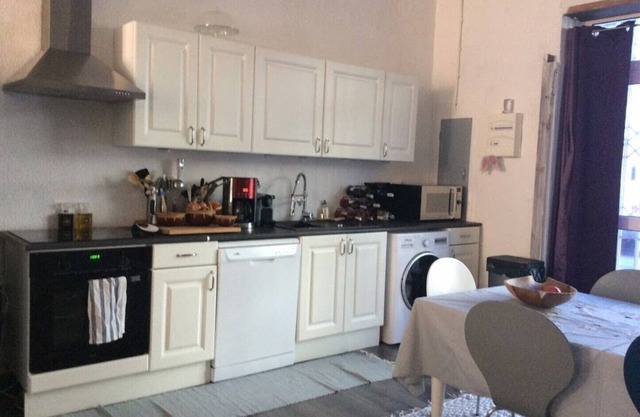 200 meters from the TGV station Small fully furnished loft!