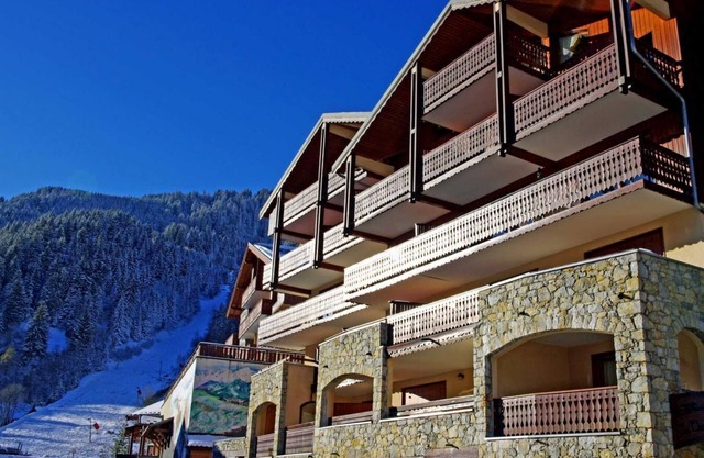 200m from resort center, 2nd floor, view village, balcony, parking, tv, ski locker, 27m²