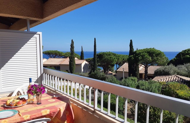 200m Plage à Sainte Maxime, Appartement Climatisé 30 m2 Avec vue mer et Piscine