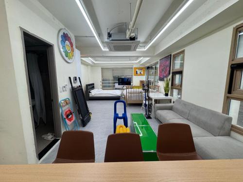 201, Atelier Seongsu Riverside Loft Cherry Blossom Road Han River airport bus