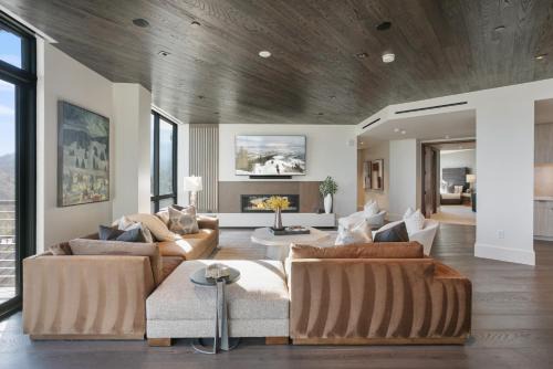 201 - Four Bedroom Argent condo
