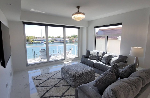 201, Water View-Clearwater Bch in 6 min, Pool/Gym