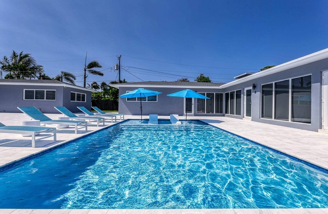 2013 A Sunshine Manors