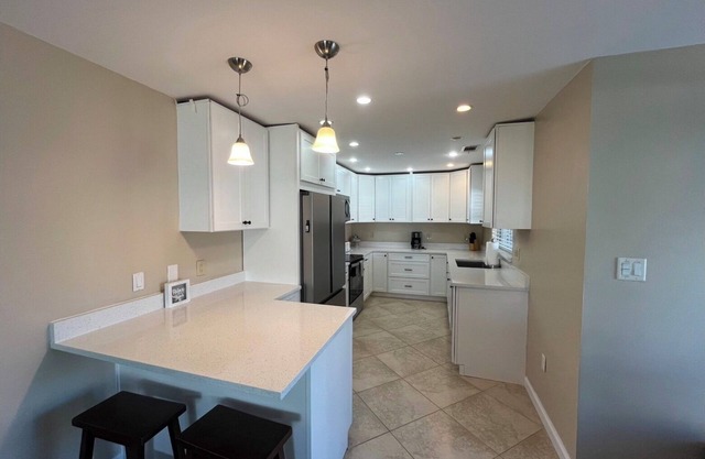 2025 completely remodeled private villa, 7 min walk to beach, entertainment