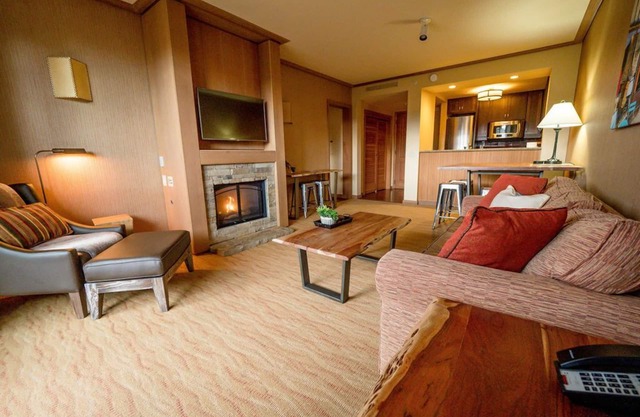 2066 🏔🏌🏻Unique ONE Bedroom condo with full kitchen & private patio!