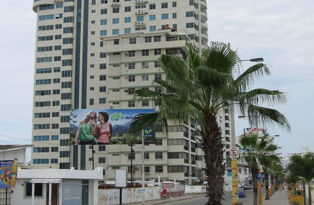 20th Floor Spectacular Condo on the Malecon!