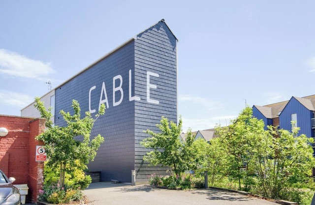 21 Cable Yard- Sylish, modern and central house