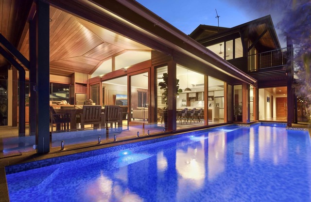 23 The Cove - 5 Bedroom, Whitsunday Waters Edge Luxury Holiday Home.