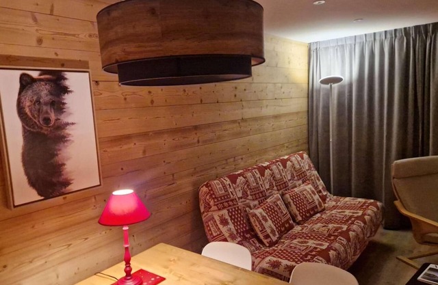 240m from resort center, 4th floor, balcony, tv, ski locker, 35m², Alpe d'Huez