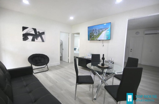 251 Airport/Top House Apartments