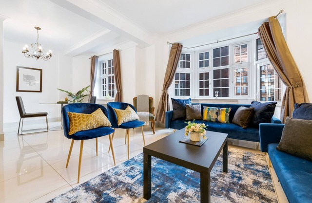 2BD Flat Opp Harrods - Sleeps 5