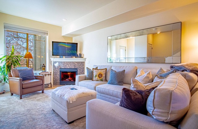 2BD Sweetwater Condo - Community Park, Pool + Hot Tub