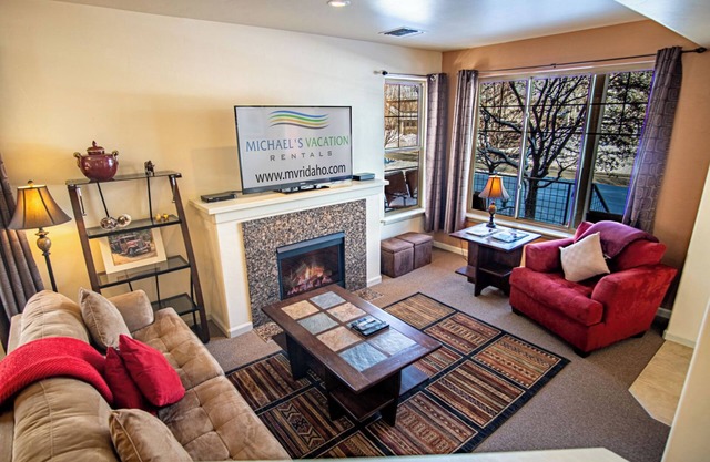 2BD Sweetwater Condo - Community Park, Pool + Hot Tub