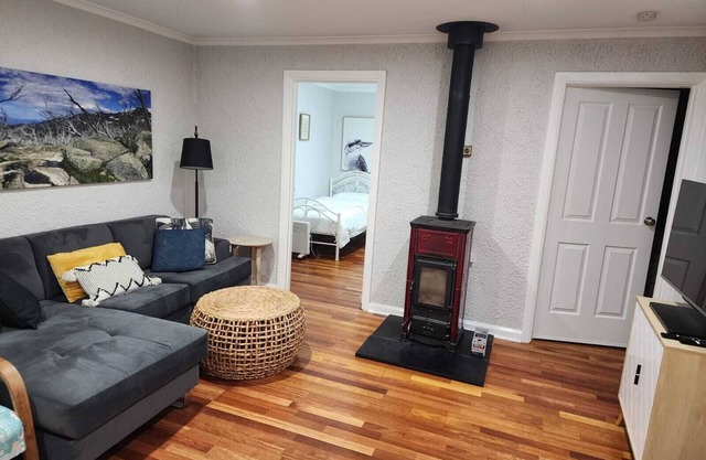 2BDR Holiday Flat near Bright-Entire Place