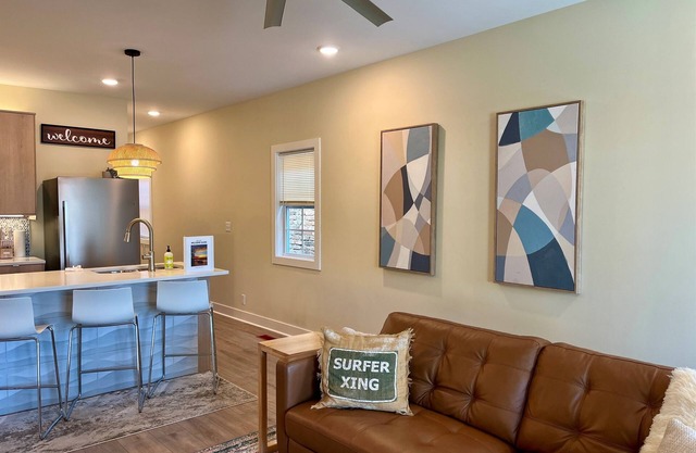 2Bdrm/2Ba, Close to Univ of Lou, Churchill, &KY EXPO CTR! Walkable & Parking!