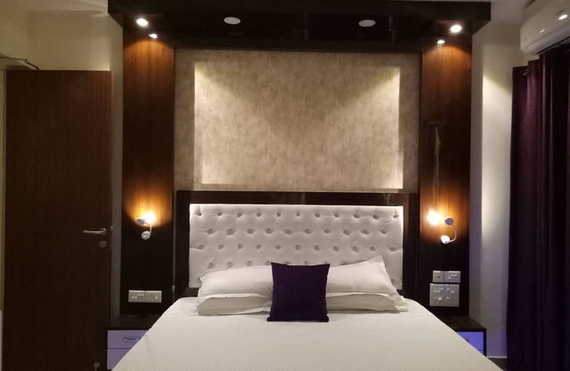 2Bhk luxury service Apartment ,swimming pool with juccuzi , steam bath
