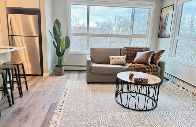 2BR-1 King Near Parks&Paths 10-min DT/Stampede/Zoo