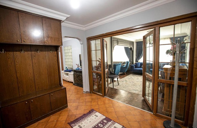 2BR-1LR LARGE FAMILY HOME 5 MIN WALK TO CITY CENTEr