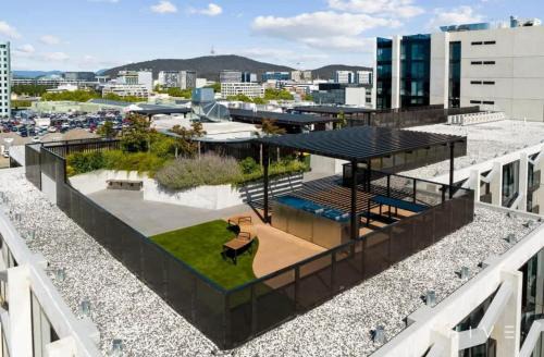2BR-2BR-1Car-Sleeps 6 CBD Pool