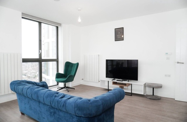 2BR-360 views-Balcony-Parking-WiFi-SmartTV