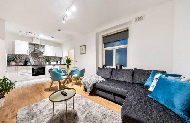 2BR Apartment in Notting Hill