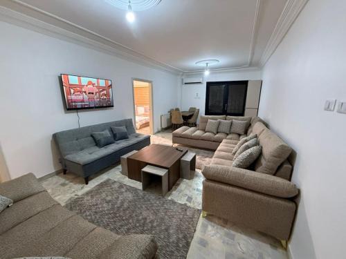 2BR Apartment in Tlaa Al Ali, Parking, AC, WIFI