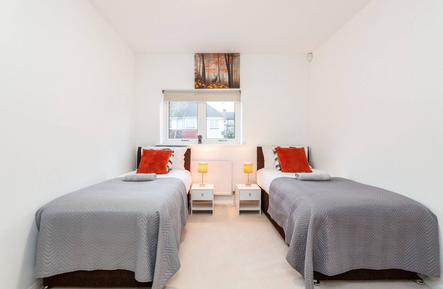 2BR Apt-Sleeps 5-Accessible-Central Dartford