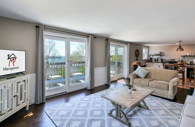 2BR Condo Downtown SWH + Ocean Views [Driftwood]