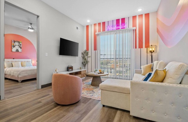 2BR Cozy Apt, Sleeps 6 - 8 Min to Broadway!