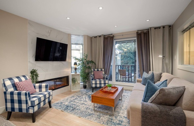 2BR + Den | Gables | King Bed | Steps from Gondolas | Private Balcony w/BBQ