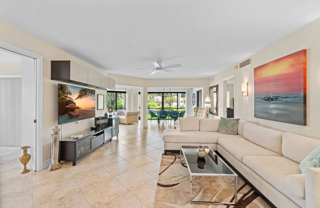 2BR + Den in Prestigious Pelican Bay w/Resort Amenities- Min 90 day stay*