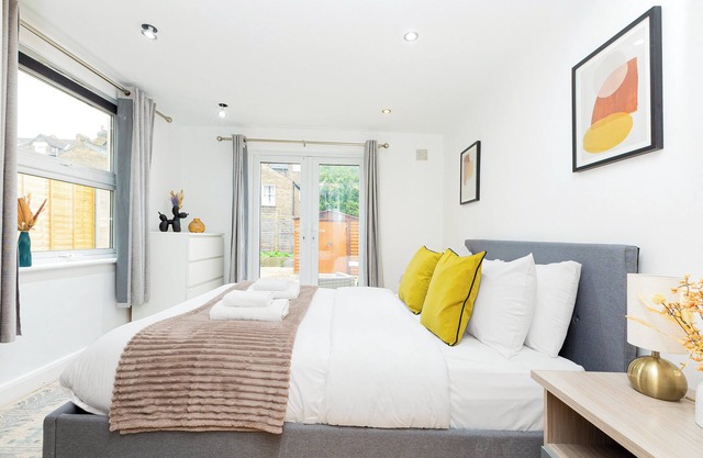 2BR flat w garden in Wandsworth, 7min tube