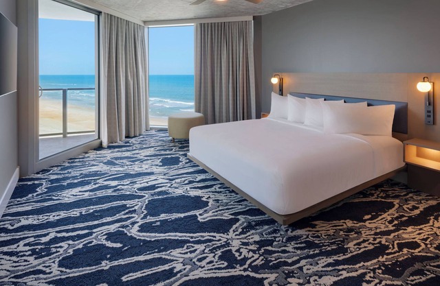 2BR Oceanfront Getaway: Pool, Gym, King & Queen Beds, Full Kitchen 302