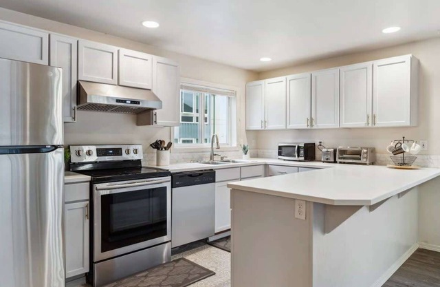 2BR Seattle Oasis - A Short Stroll to Light Rail