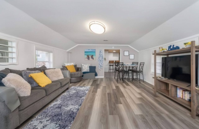 2BR Shoreside Retreat w/Beach Access & Interiors