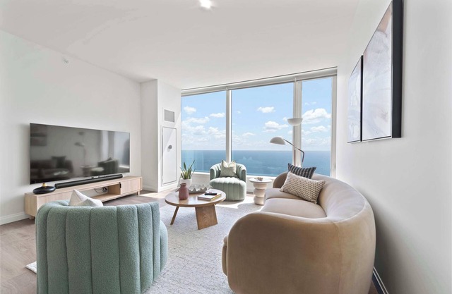 2BRs w/Lakefront Views, Sleeps Large Groups