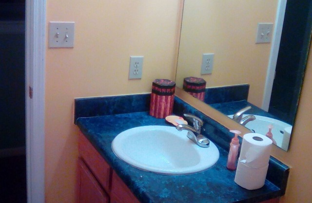 2Miles from the Indy500Race fans 180 a night or 800 a week for nice room