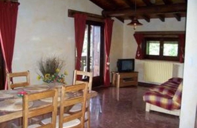 2nd floor apartment in chalet