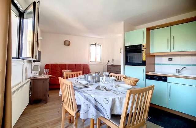 2nd floor, tv, ski locker, 32m², Les Menuires