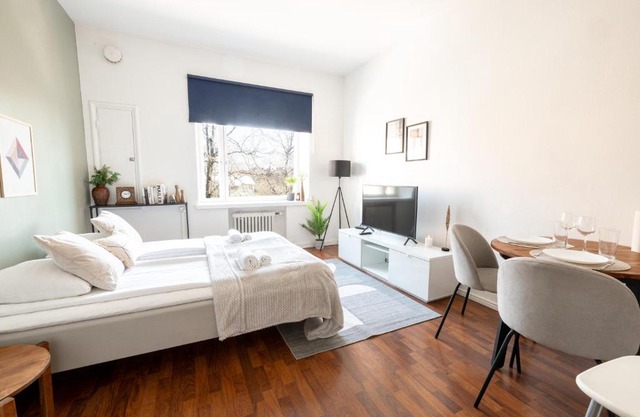 2ndhomes Cozy Helsinki Center Studio with Park View