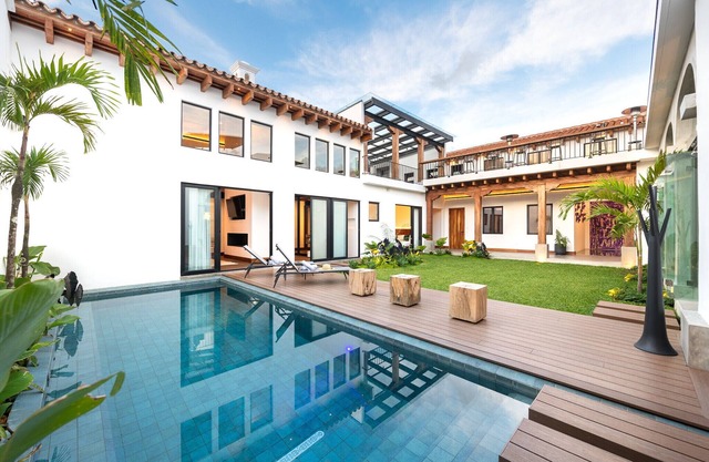 3.5 Blocks from Central Park, Heated Pool and 7 bedrooms 9 bathrooms, AC and Gym