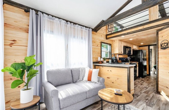 3 Bearly Working Luxury Tiny