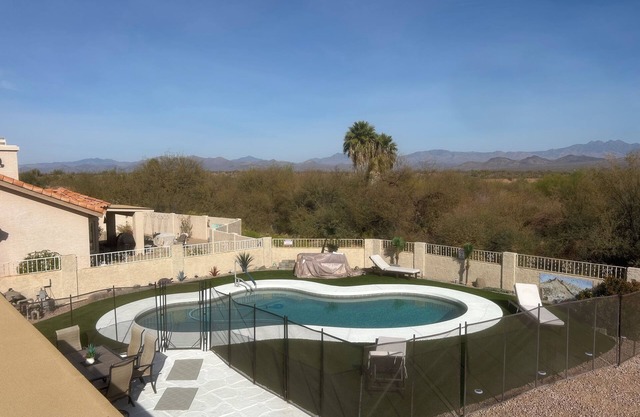 3 BED 2 BATH POOLSIDE CHARMER WITH GORGEOUS MOUNTAIN VIEWS!
